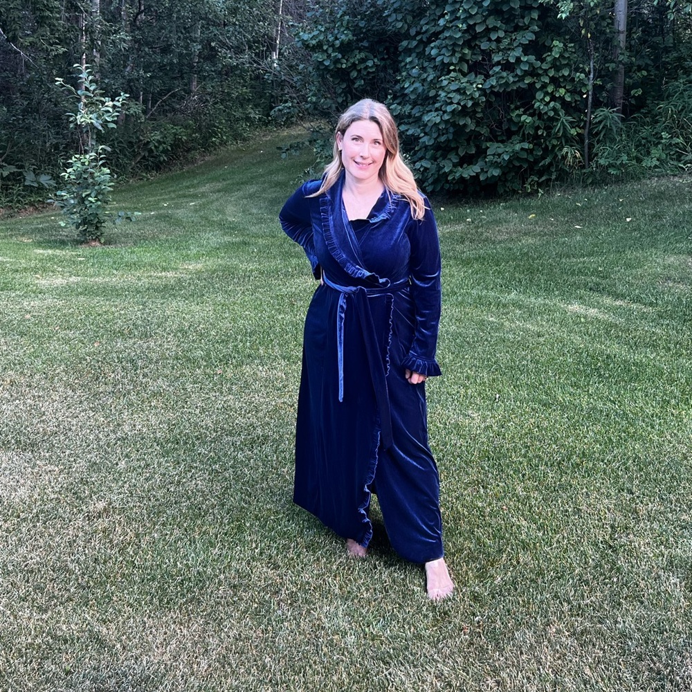 Velour robe with ruffles size S